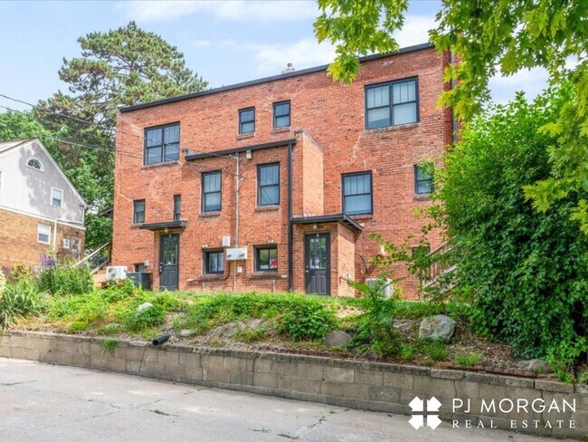 Building Photo - 3603 Davenport St
