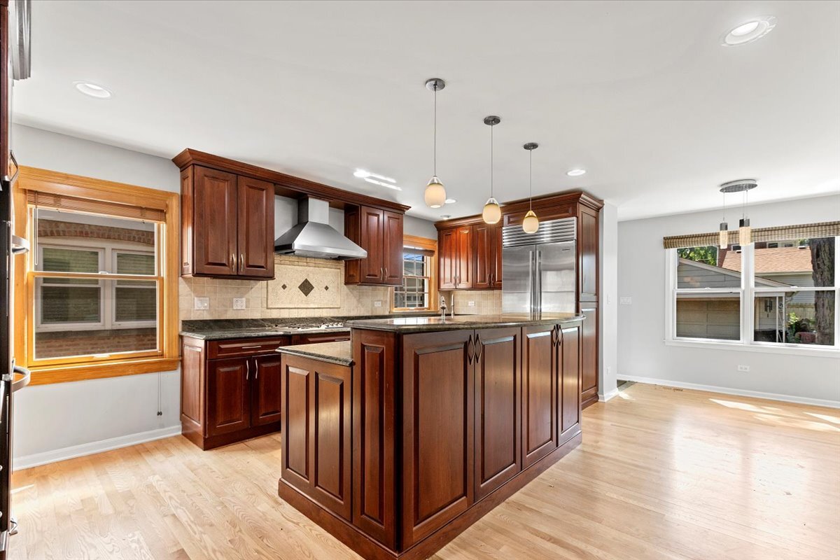 Kitchen - 7236 N Olcott Ave