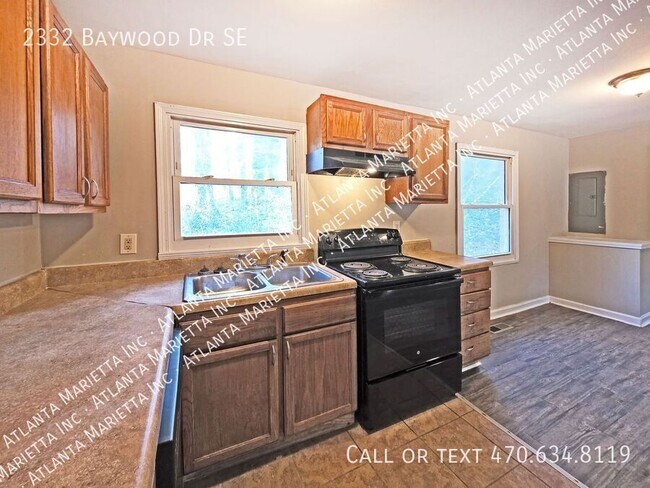 Building Photo - 2332 Baywood Dr SE