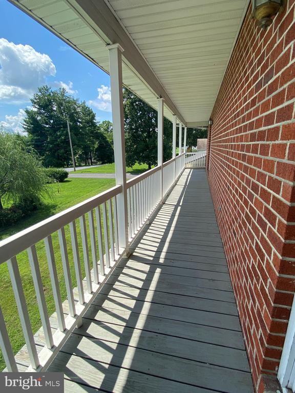 Building Photo - 204 N Red Hill Rd