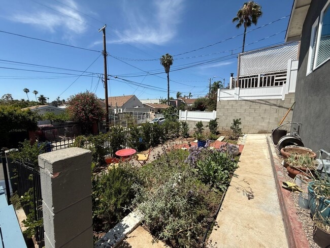 Building Photo - Now Leasing – 812 Merlin | $6,200/Month | ...