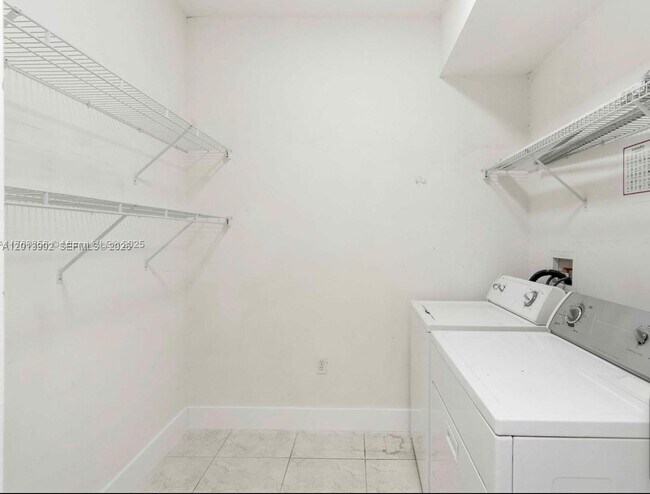 Building Photo - 3590 Coral Wy