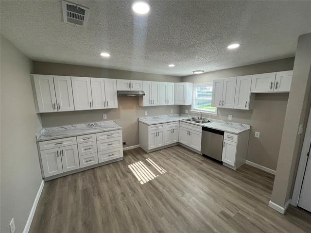 Building Photo - 710 Alto Dr