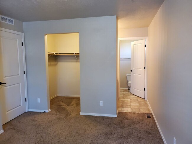 Building Photo - 1521 W Alexandra Ln