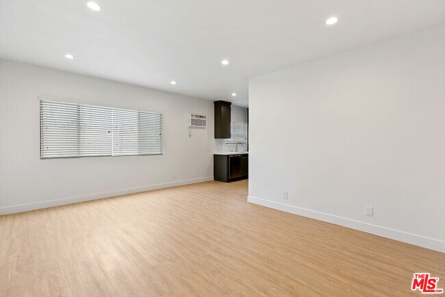 Building Photo - 3314 Mentone Ave