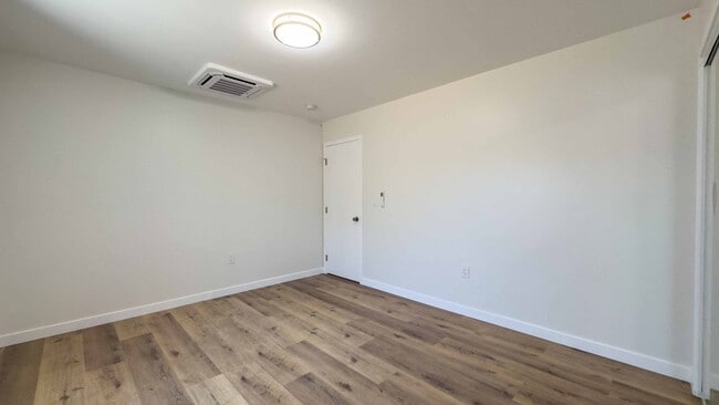 Building Photo - 126 E 3rd St