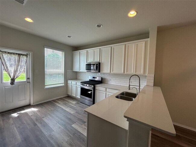 Building Photo - 249 La Dera Dr