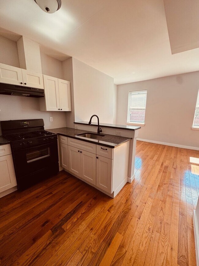 Building Photo - 221 Market St