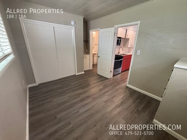 Building Photo - 621 N Leverett-3