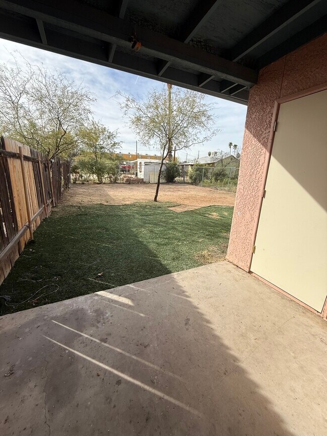 Building Photo - Townhome For Rent