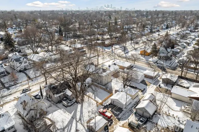 Building Photo - 3611 N Washburn Ave