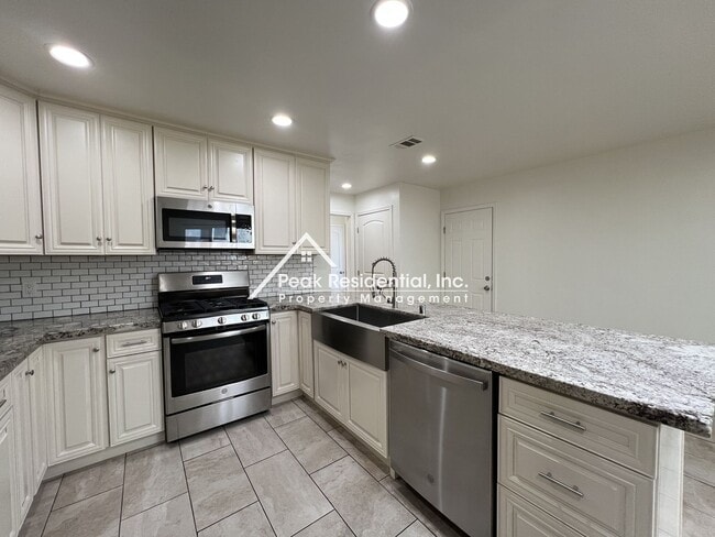 Building Photo - Updated 3bd/2ba Foothill Farms Home