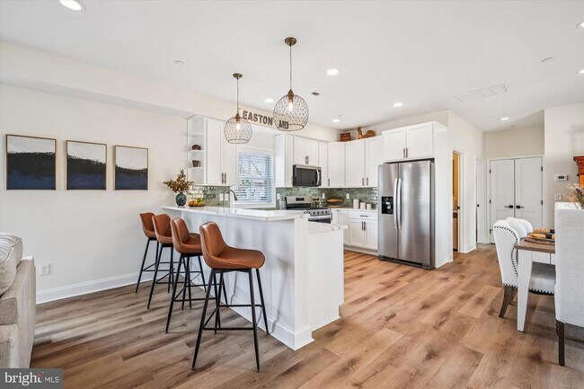 Building Photo - 607 North St