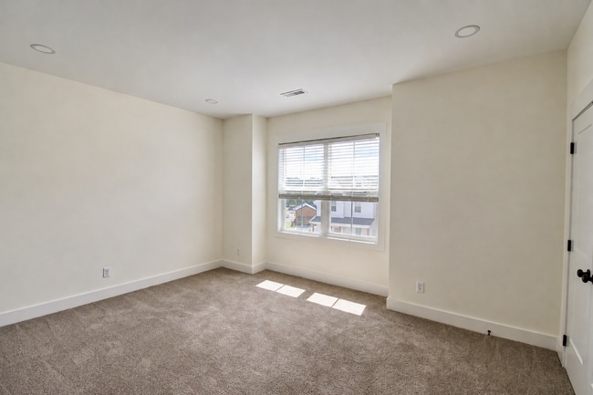 Building Photo - 1355 Belfair St