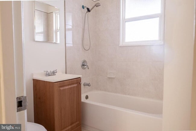 Building Photo - 2027 Barlowe Pl