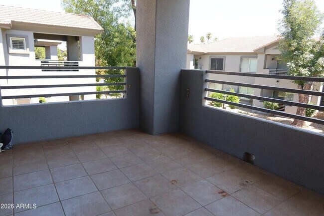Building Photo - 7401 W Arrowhead Clubhouse Dr