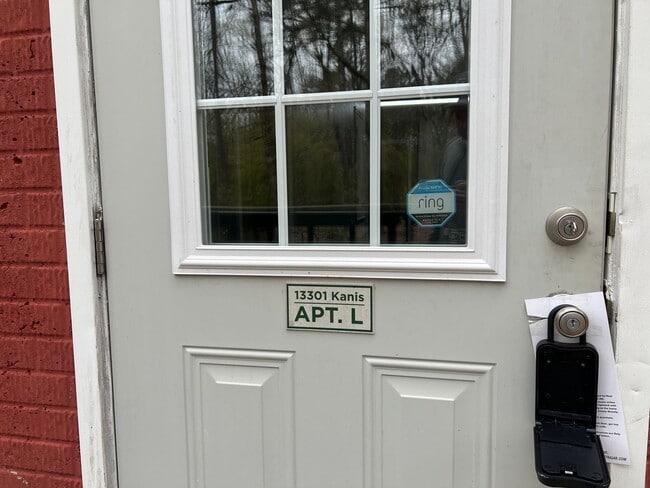 Building Photo - 13301 Kanis Rd