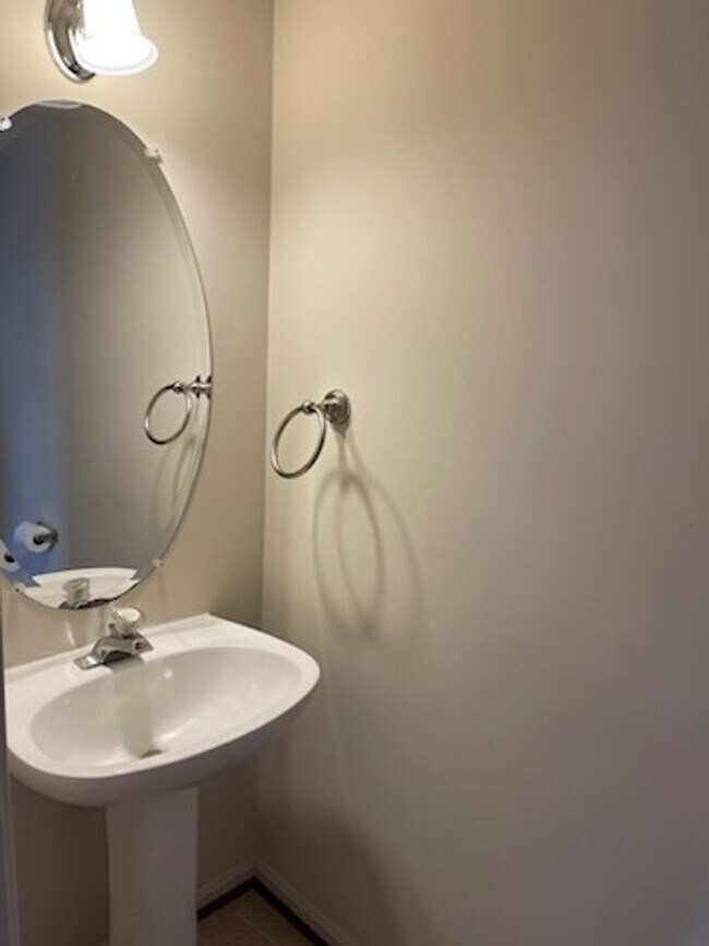 Building Photo - 5516 Sully Lake Dr