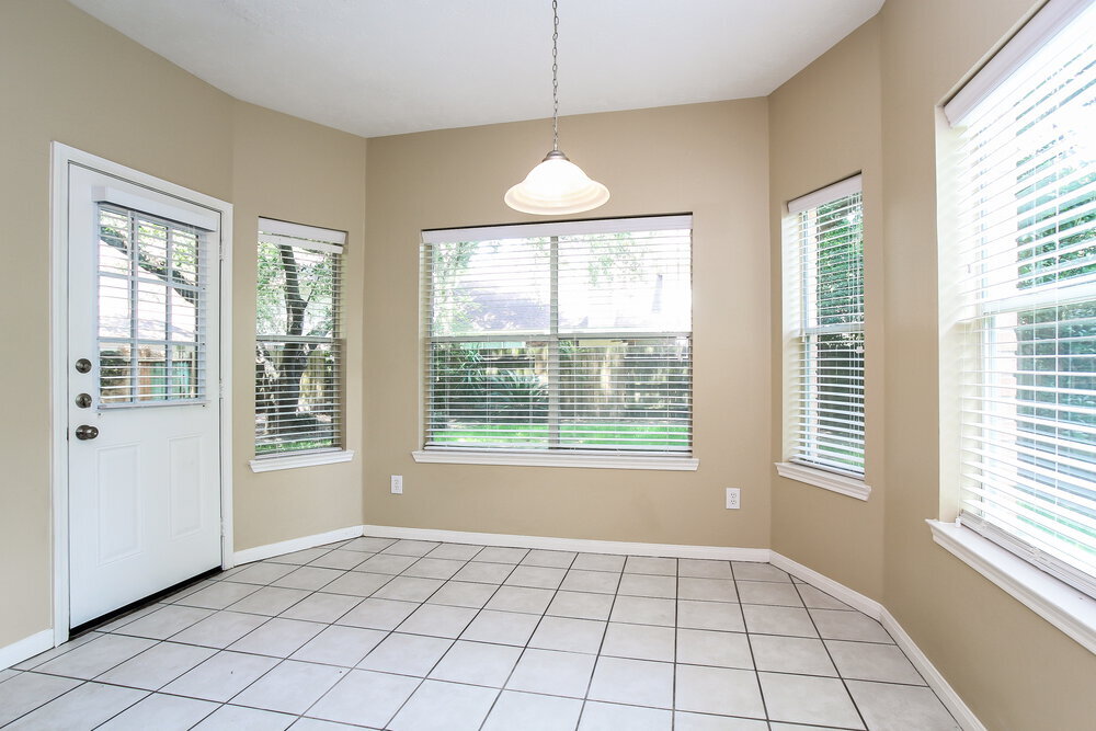 Building Photo - 16206 Hollow Rock Dr