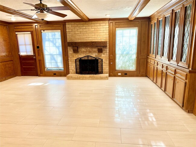 Building Photo - 16711 Sir William Dr