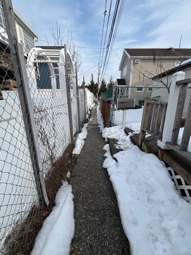 Building Photo - 36 Edwin Ct