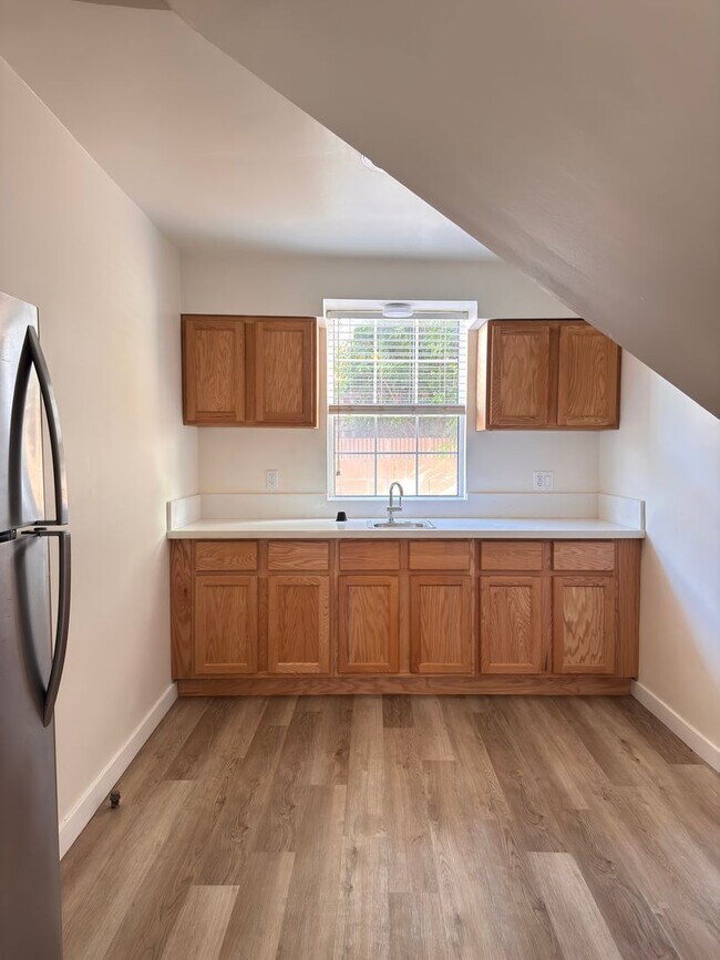 Building Photo - 1060 McFarland Ave