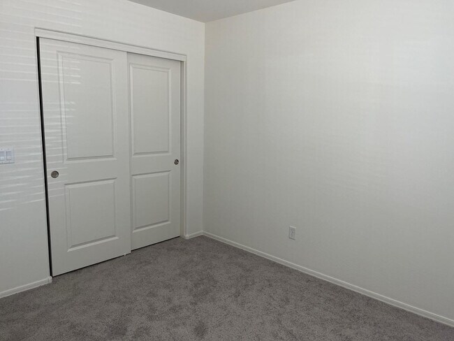 Building Photo - 1465 E Chandler Ct