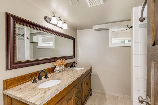 Building Photo - Beautiful Historic Multi Generational home in Heart of Snohomish