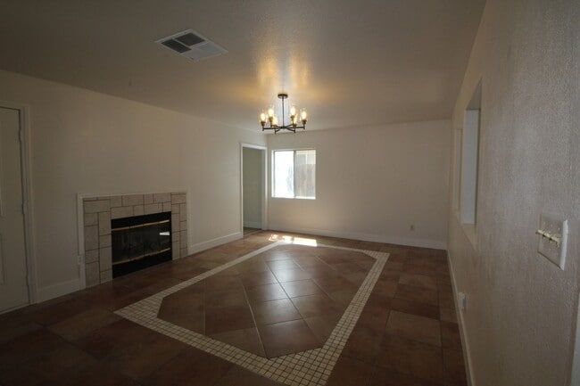 Building Photo - 9405 Salinger St