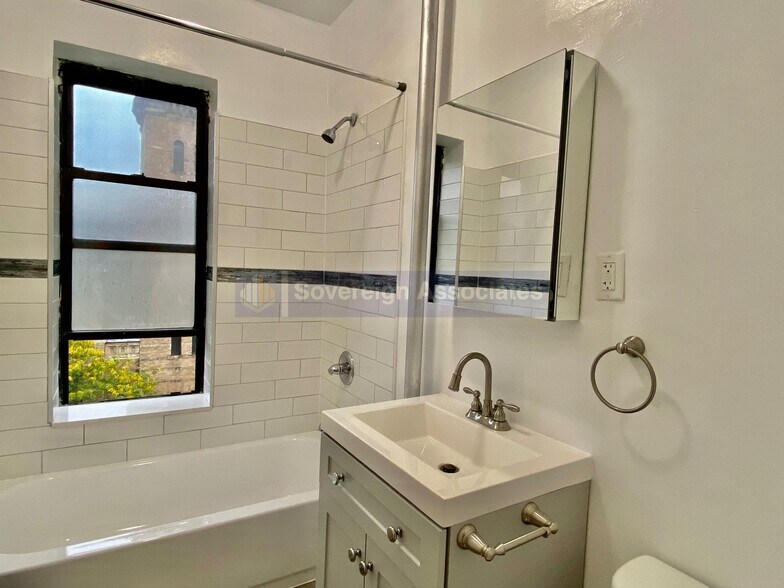 Building Photo - 201 W 105th St