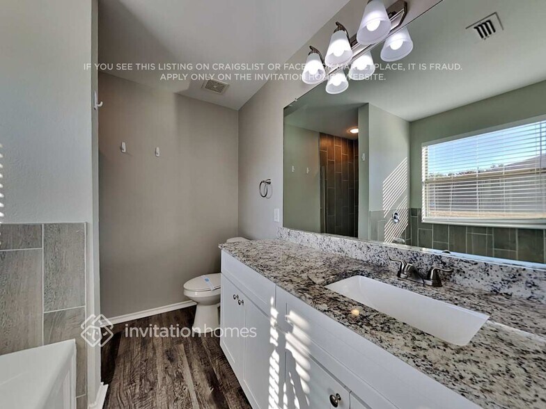 Building Photo - 8824 King Ranch Dr