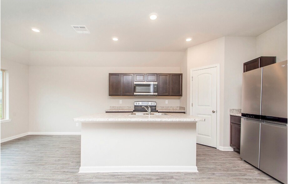 Building Photo - 18176 Fox Hollow Loop