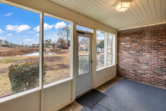 Building Photo - Master Suite with Balcony!!! Completely remodeled 2 level townhome close to the beaches of Surfside!