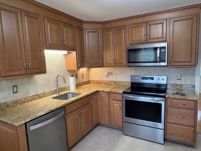 Building Photo - 5 Beaver Dam Trail