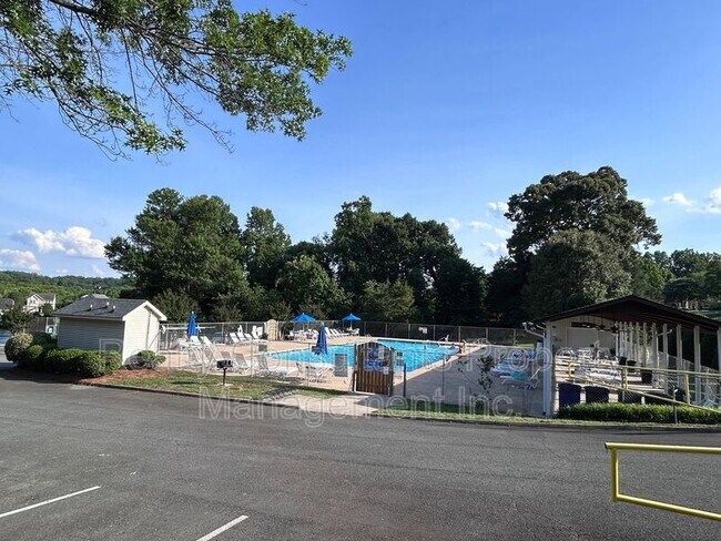 Building Photo - 4540 Pebble Lake Dr