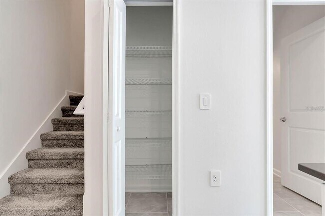 Building Photo - 7485 Stone Crk Trl