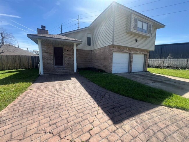 Building Photo - 8119 Crestwick Dr