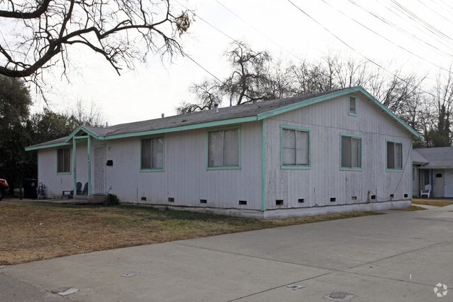 Building Photo - 656-666 Plaza Ave