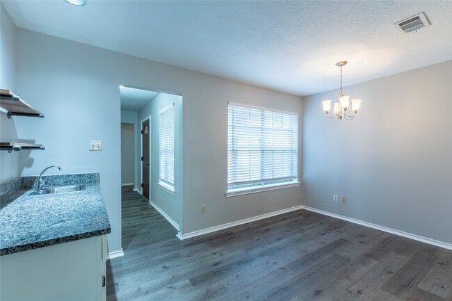 Building Photo - 76 Hickory Oak Dr