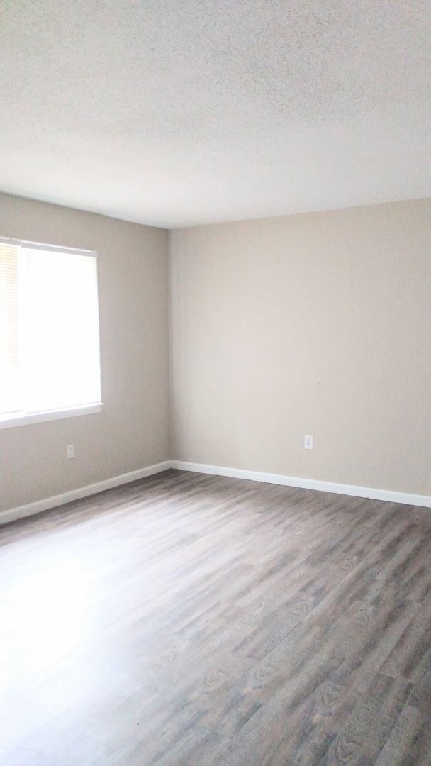 Building Photo - Charming 4 Bedroom Home with Carport in Memphis! - Open To Section 8