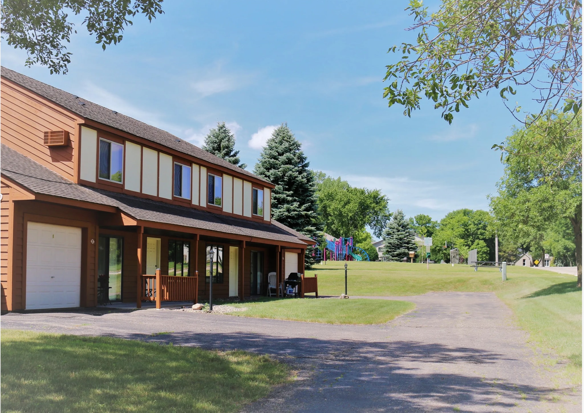 Building Photo - 1100 Mont Croix Dr