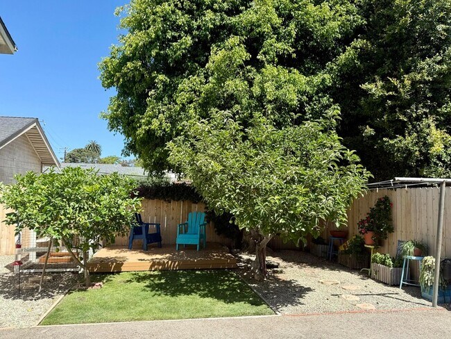 Building Photo - 1808 Castillo St