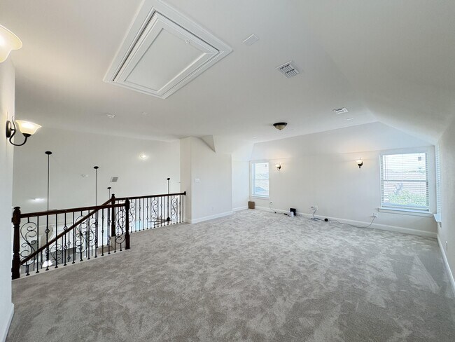 Building Photo - 7952 Ashwood Ln