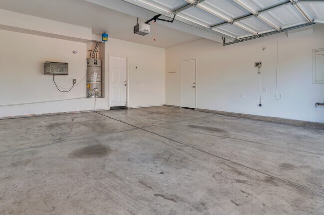 Building Photo - 8798 Nozay Ln
