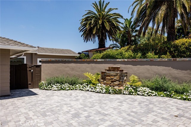 Building Photo - 1840 Temple Hills Dr