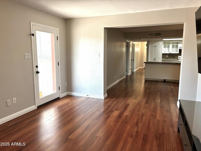 Building Photo - 523 E Malibu Dr