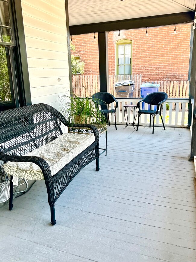 Building Photo - 120 Arno St SE