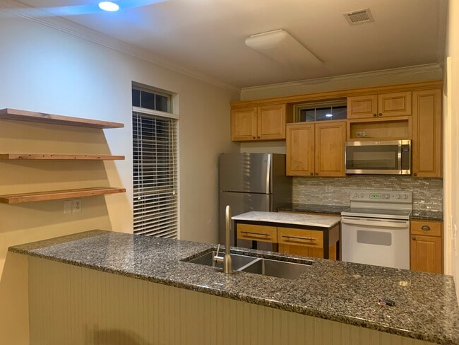 Building Photo - 5000 Park Ave