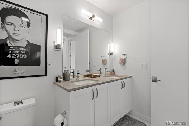 Building Photo - 1735 Central St