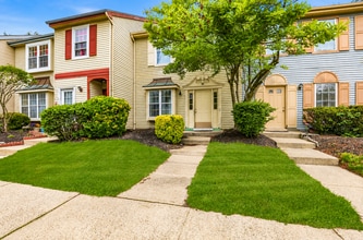 Building Photo - Charming 3BR Townhouse in Wyndham Place - Lakewood